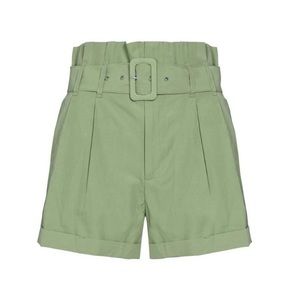 Army green pleated shorts 💚